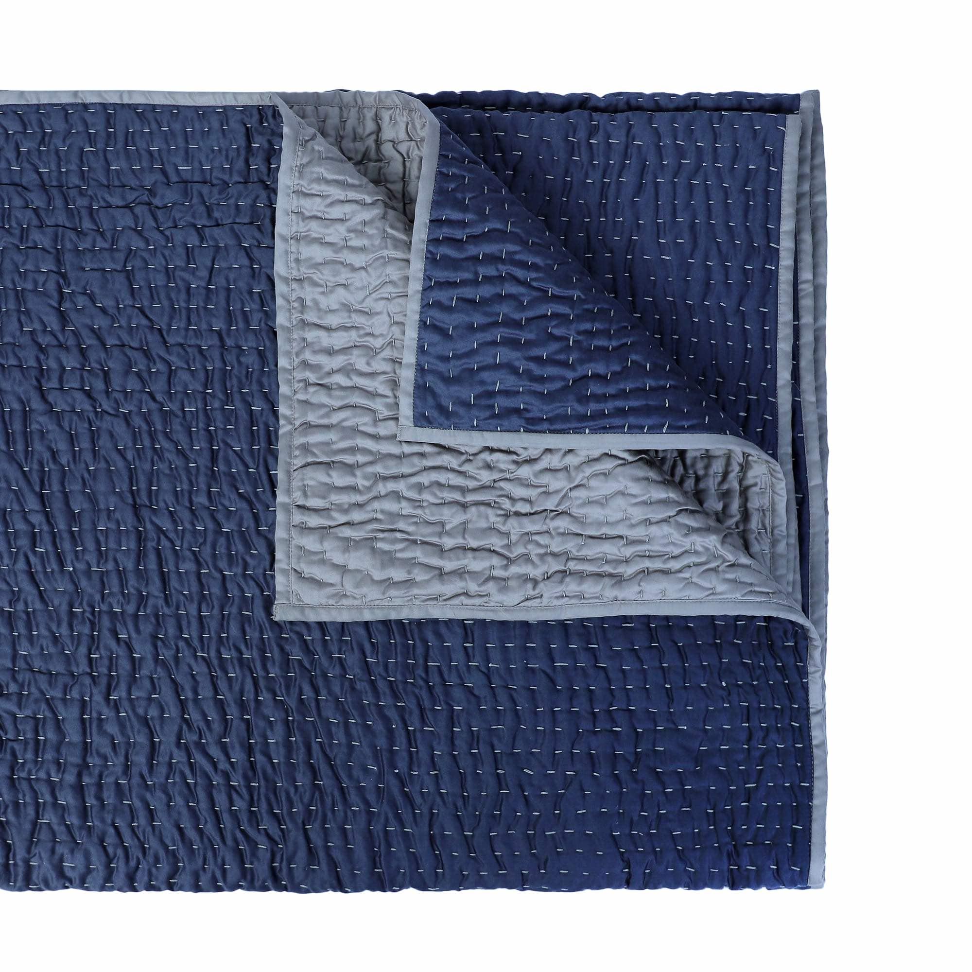 STITCH कख2 - REVERSIBLE KANTHA BEDSPREAD WITH 2 SHAMS - Image 3